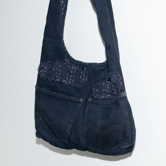 Upcycled denim carhartt hobo bag / shoulder bag - Picture 5 of 8